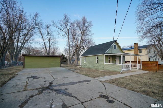 105 GROVELAND Street, East Peoria, IL 61611