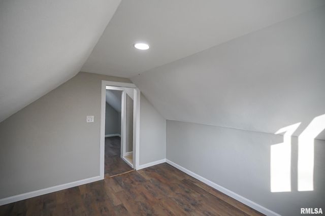 105 GROVELAND Street, East Peoria, IL 61611