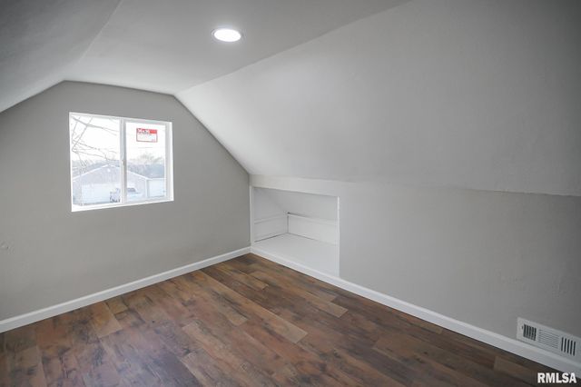 105 GROVELAND Street, East Peoria, IL 61611