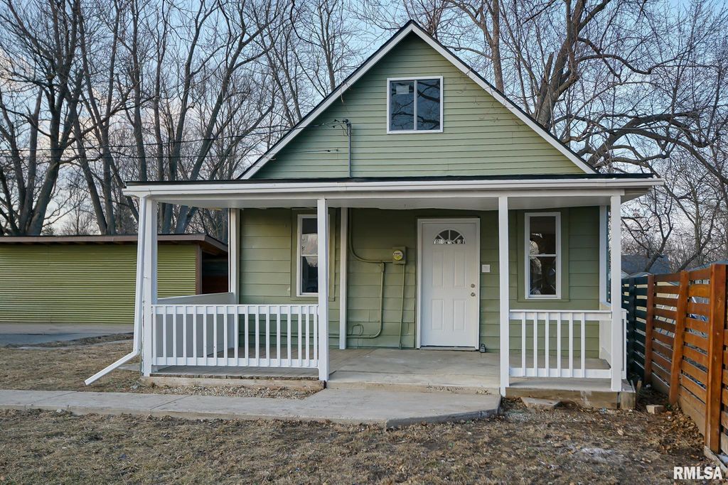 105 GROVELAND Street, East Peoria, IL 61611