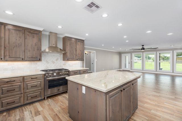 203 Woodard S, Devers, TX 77538