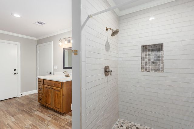 203 Woodard S, Devers, TX 77538