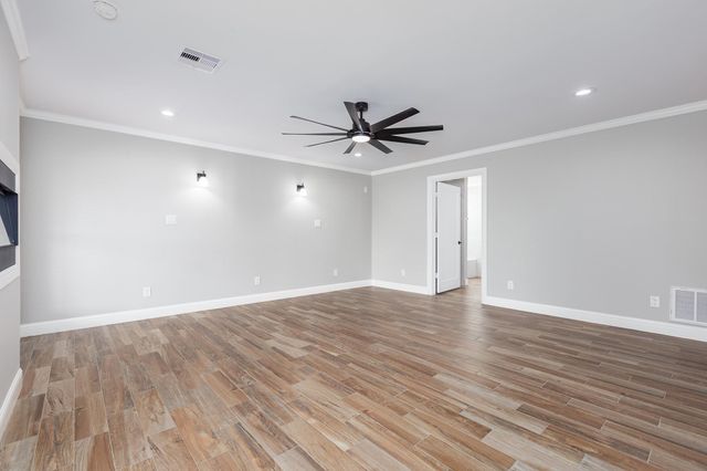 203 Woodard S, Devers, TX 77538