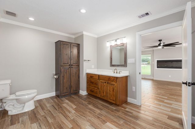 203 Woodard S, Devers, TX 77538