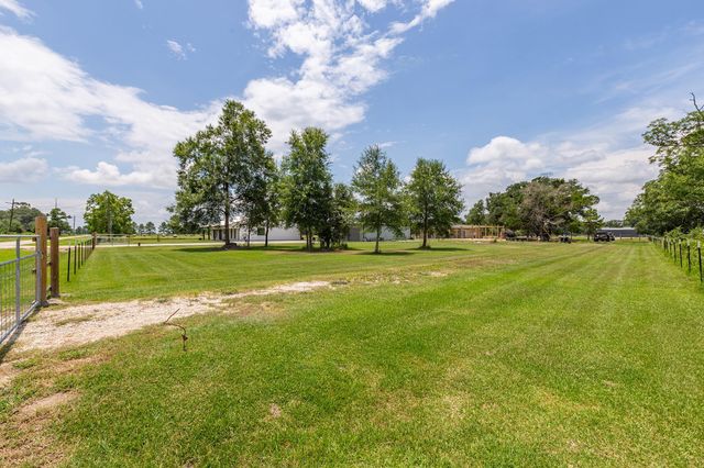 203 Woodard S, Devers, TX 77538