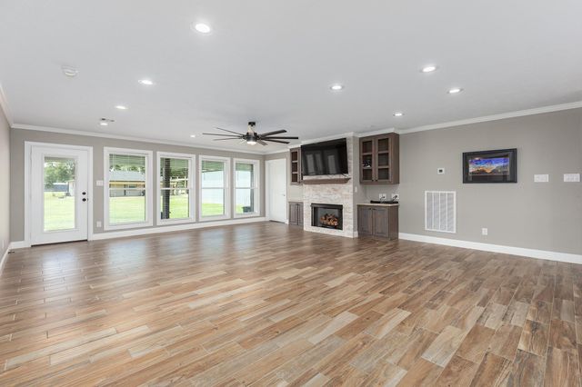 203 Woodard S, Devers, TX 77538