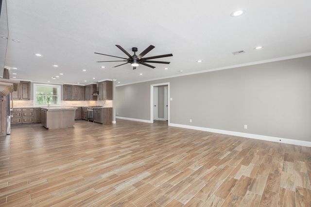 203 Woodard S, Devers, TX 77538