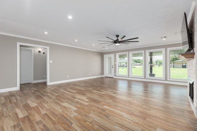 203 Woodard S, Devers, TX 77538