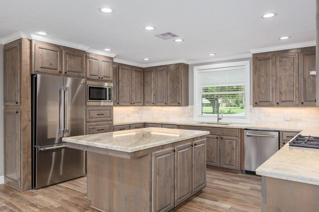 203 Woodard S, Devers, TX 77538