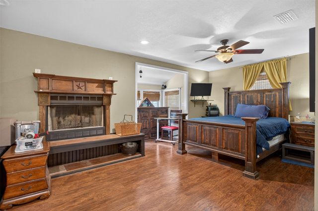 114 Forrest Oaks Drive, Gun Barrel City, TX 75156