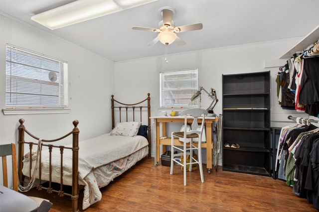 114 Forrest Oaks Drive, Gun Barrel City, TX 75156