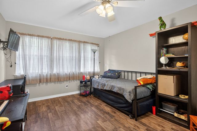 114 Forrest Oaks Drive, Gun Barrel City, TX 75156