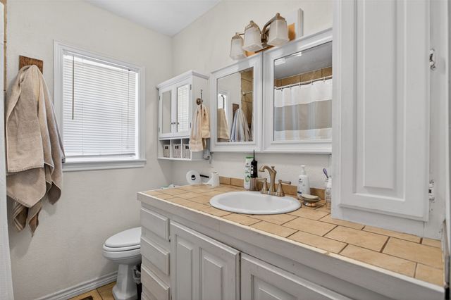 114 Forrest Oaks Drive, Gun Barrel City, TX 75156