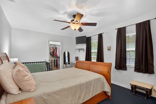 114 Forrest Oaks Drive, Gun Barrel City, TX 75156