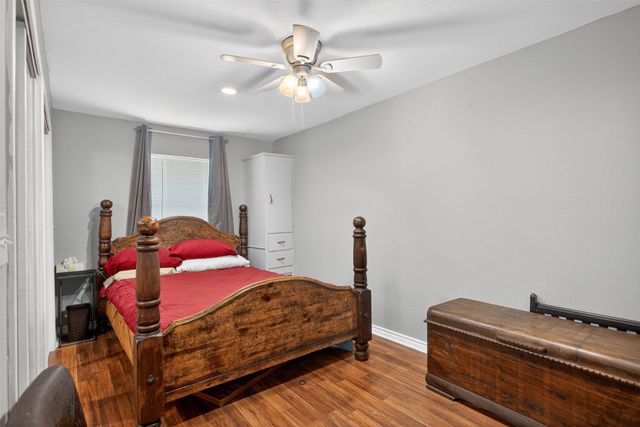 114 Forrest Oaks Drive, Gun Barrel City, TX 75156