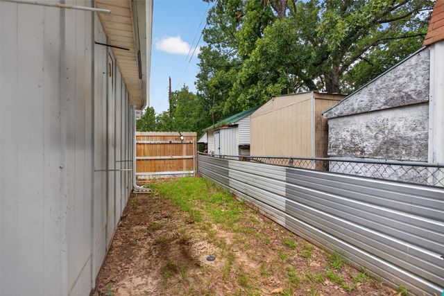 114 Forrest Oaks Drive, Gun Barrel City, TX 75156