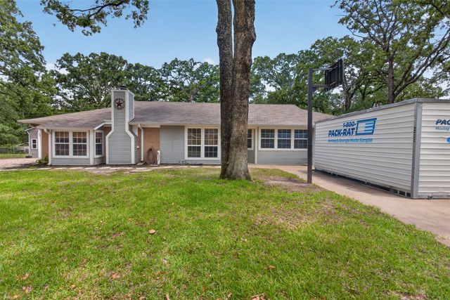 114 Forrest Oaks Drive, Gun Barrel City, TX 75156