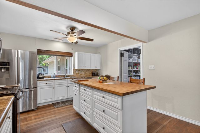 114 Forrest Oaks Drive, Gun Barrel City, TX 75156