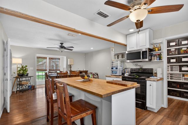 114 Forrest Oaks Drive, Gun Barrel City, TX 75156