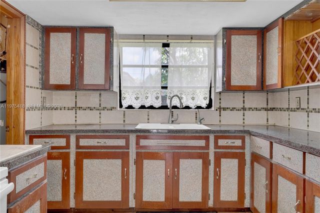 16501 SW 102nd Court, Miami, FL 33157