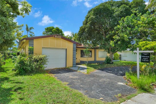 16501 SW 102nd Court, Miami, FL 33157
