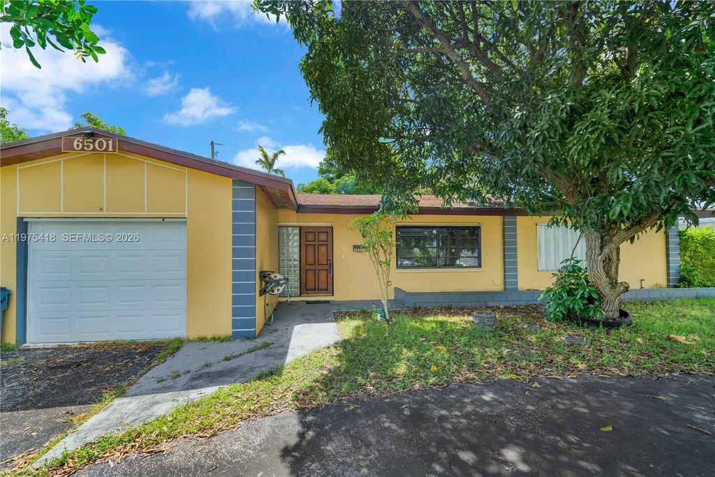 16501 SW 102nd Court, Miami, FL 33157