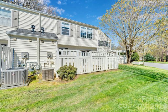 8510 Castle Pine Court, Charlotte, NC 28226