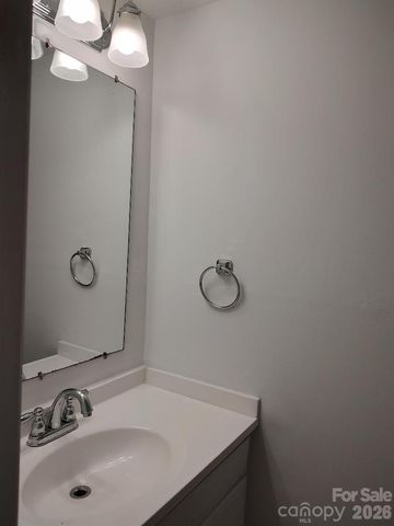 8510 Castle Pine Court, Charlotte, NC 28226