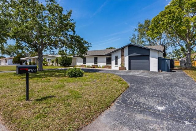 5704 2ND AVENUE DRIVE NW, Bradenton, FL 34209