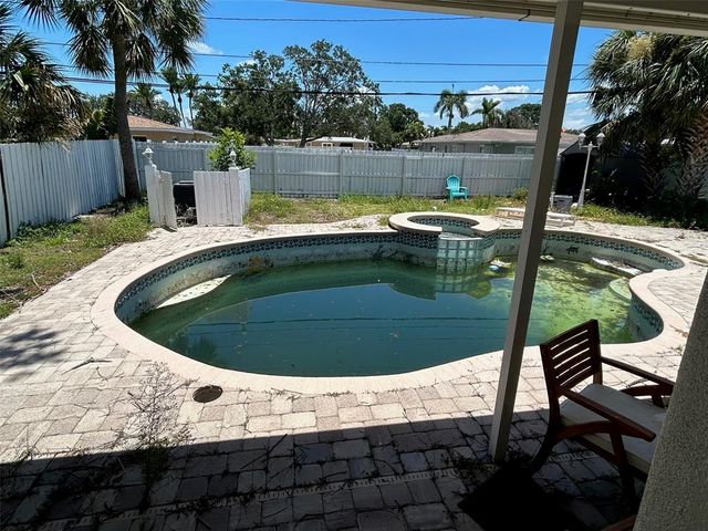 3811 HUNTINGTON STREET NE, St Petersburg, FL 33703