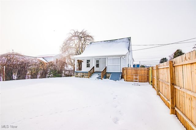 216 Blennerhassett Avenue, Belpre, OH 45714