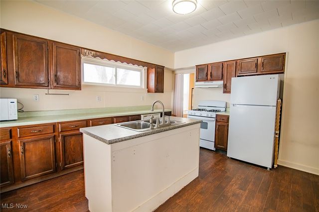 216 Blennerhassett Avenue, Belpre, OH 45714