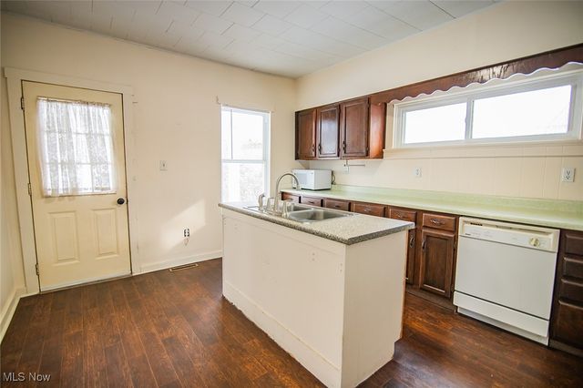 216 Blennerhassett Avenue, Belpre, OH 45714