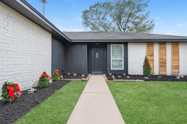 17614 Heritage Bay Drive, Webster, TX 77598