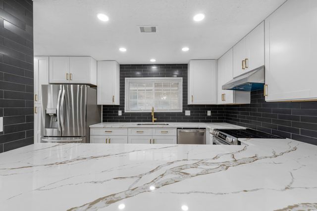 17614 Heritage Bay Drive, Webster, TX 77598