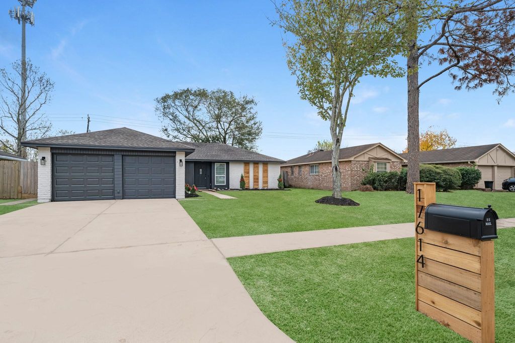 17614 Heritage Bay Drive, Webster, TX 77598