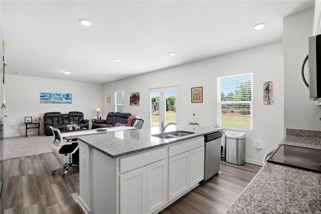 65 Knightsbridge Lane, Winder, GA 30680