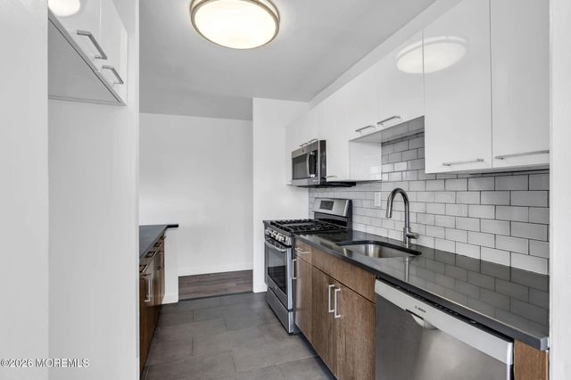 10 Ocean Boulevard 10E, Atlantic Highlands, NJ 07716