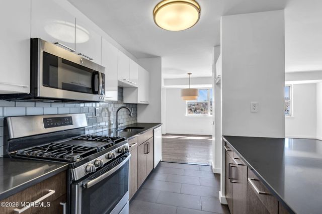 10 Ocean Boulevard 10E, Atlantic Highlands, NJ 07716