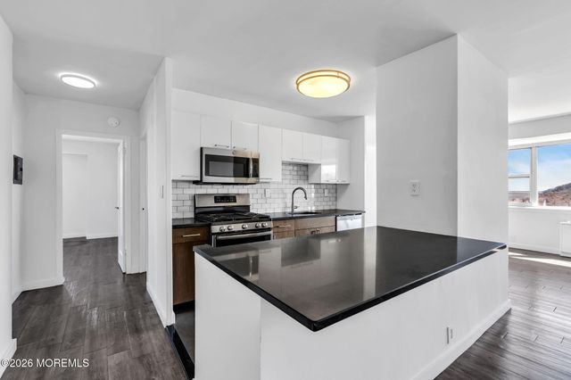 10 Ocean Boulevard 10E, Atlantic Highlands, NJ 07716