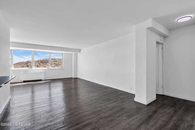 10 Ocean Boulevard 10E, Atlantic Highlands, NJ 07716