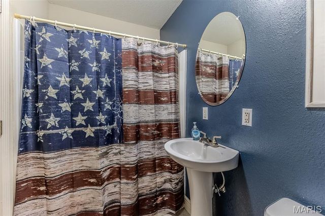 31201 Osborn Drive, Lebanon, MO 65536