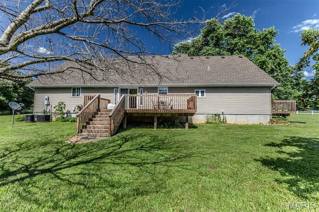 31201 Osborn Drive, Lebanon, MO 65536