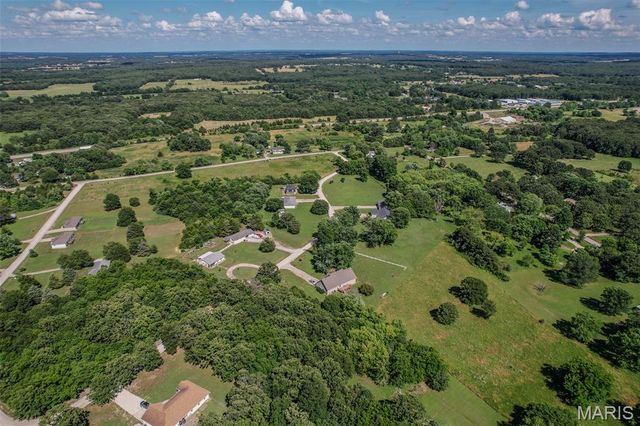 31201 Osborn Drive, Lebanon, MO 65536