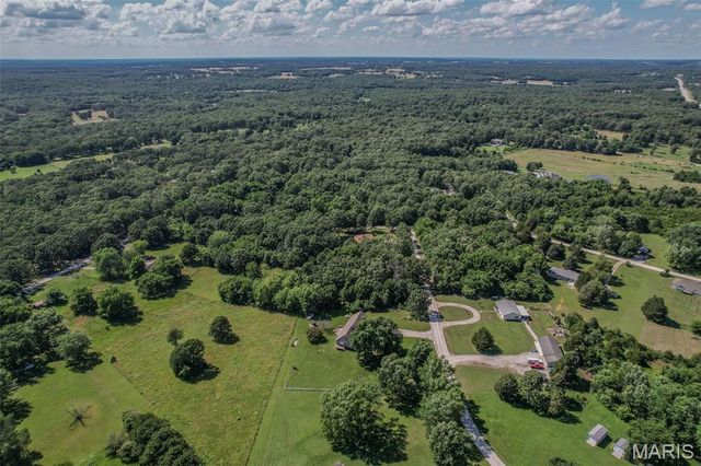 31201 Osborn Drive, Lebanon, MO 65536