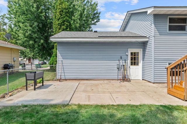 3501 84th Circle N, Brooklyn Park, MN 55443