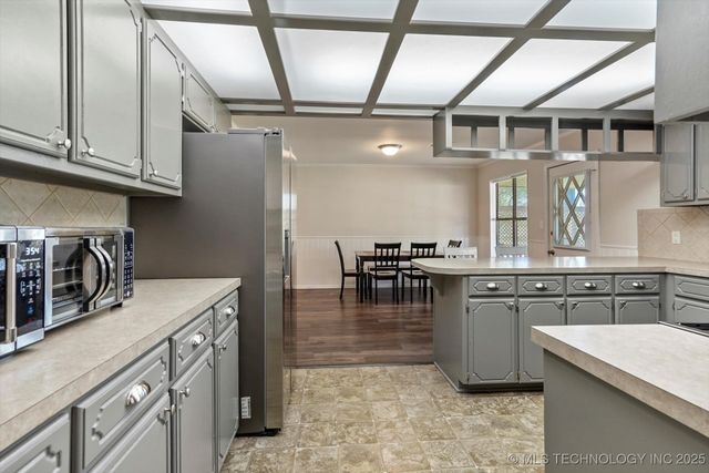 9997 E Palm Tree Road, Claremore, OK 74019