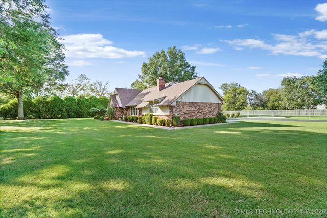 9997 E Palm Tree Road, Claremore, OK 74019
