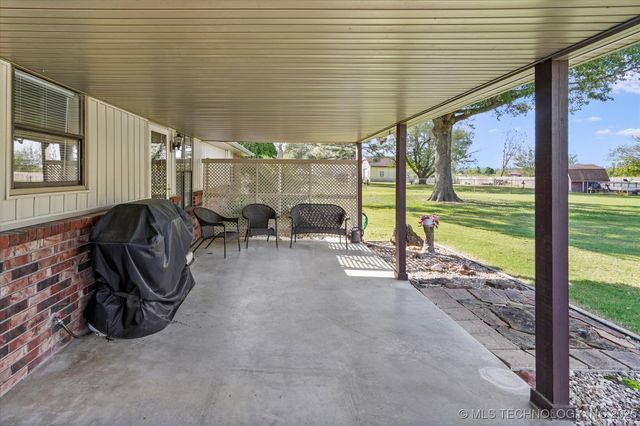 9997 E Palm Tree Road, Claremore, OK 74019
