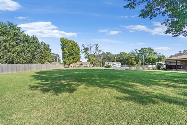 9997 E Palm Tree Road, Claremore, OK 74019